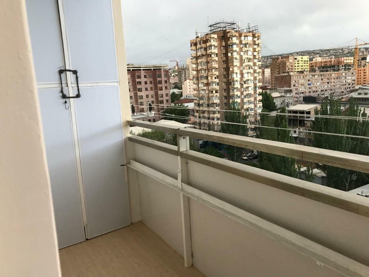 Ferienwohnung 33 Martiros Saryan Street Erivan Exterior foto