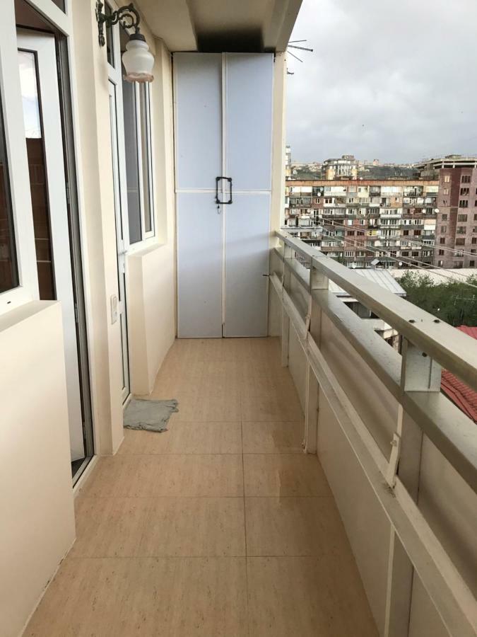 Ferienwohnung 33 Martiros Saryan Street Erivan Exterior foto